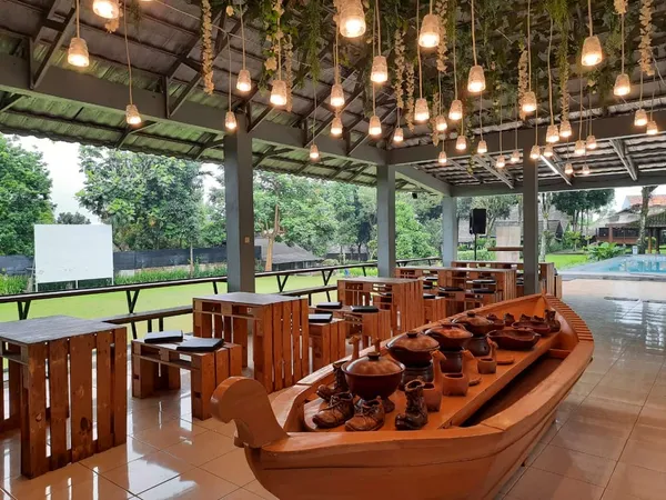 Aula kedua untuk bazar amal Tjapung Resort