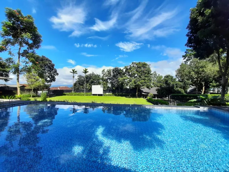 Kolam renang Tjapung Resort Pancawati Bogor