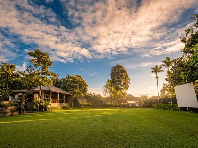 Lapangan luas untuk gathering dan outbound di Tjapoeng Resort