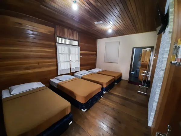 Kamar bungalow Tjapung Resort di Caringin Bogor