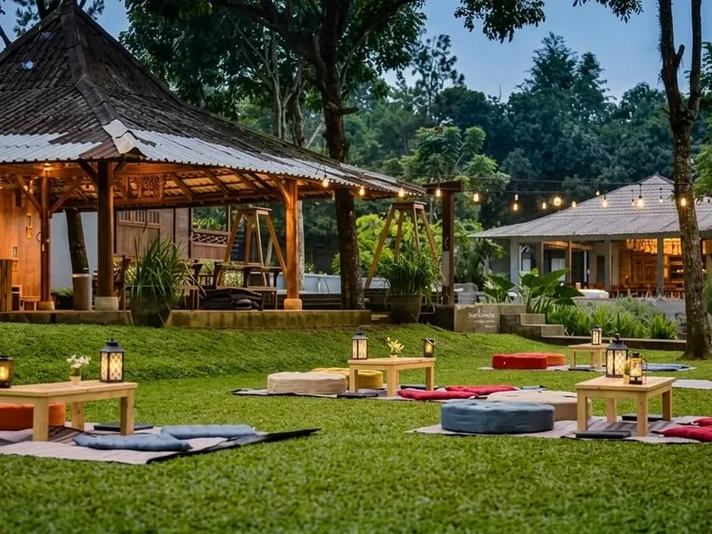 Villa dengan area outbound Tjapoeng Resort Pancawati